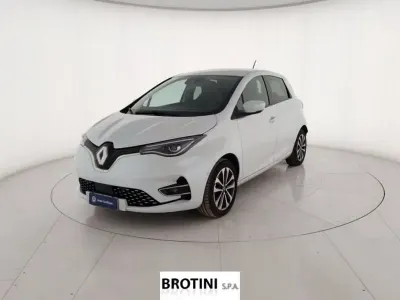Usata Renault Zoe Zen 100 kW (136 CV) 2021 Bianco pastello Utilitaria