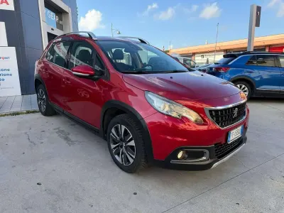 Usata Peugeot 2008 Allure 102 CV (75 kW) 2018 Rosso SUV