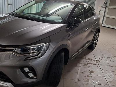 Usata Renault Captur 101 CV (74 kW) 2023 Grigio SUV