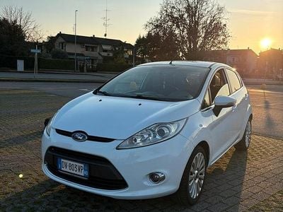 Usata Ford Fiesta 75 CV (55 kW) 2009 Bianco Utilitaria