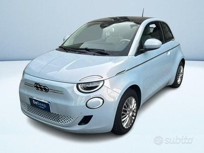 Usata Fiat 500e La Prima 86 kW (118 CV) 2021 Azzurro metallizzato Berlina