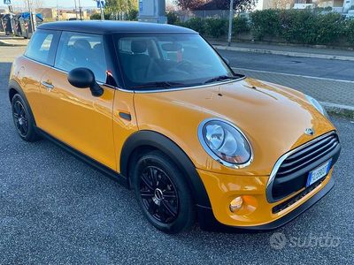 Usata Mini ONE 74 CV (54 kW) 2017 Arancione Utilitaria
