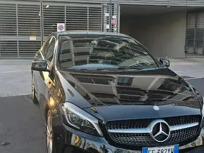 Usata Mercedes A180 109 CV (80 kW) 2016 Nero Utilitaria