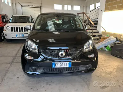 Usado Smart ForFour Passion 71 CV (52 kW) 2015 Negro Utilitario