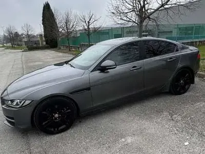 Usata Jaguar XE Prestige 179 CV (131 kW) 2017 Grigio Berlina
