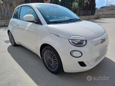 Begagnad Fiat 500e Icon 86 kW (118 HK) 2021 Vit Halvkombi