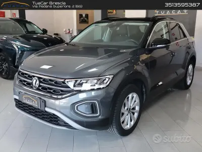 Usata VW T-Roc Life 110 CV (80 kW) 2024 Grigio SUV