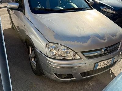 Usata Opel Corsa 75 CV (55 kW) 2005 Utilitaria