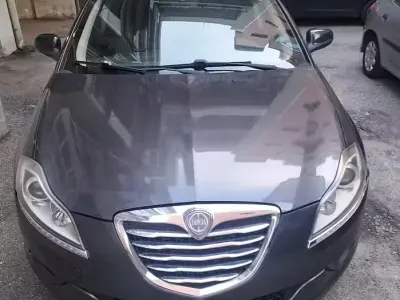 Usata Lancia Delta 120 CV (88 kW) 2009 Grigio Utilitaria