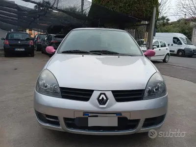 Usata Renault Clio II Dynamique 75 CV (55 kW) 2007 Grigio Berlina