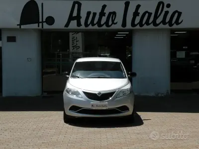 Usata Lancia Ypsilon Gold 69 CV (50 kW) 2016 Grigio Utilitaria