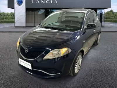 Usata Lancia Ypsilon Gold 69 CV (50 kW) 2017 Blu/azzurro Utilitaria