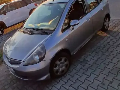 Usata Honda Jazz 77 CV (56 kW) 2006 Utilitaria