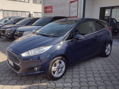 Usata Ford Fiesta Titanium 75 CV (55 kW) 2015 Blu Berlina