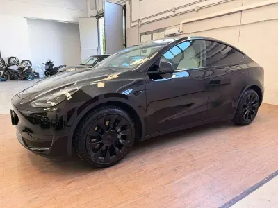 Usata Tesla Model Y RWD 88 kW (120 CV) 2023 Nero SUV
