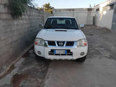 Usata Nissan Navara 131 CV (96 kW) 2011 Bianco Pick-up
