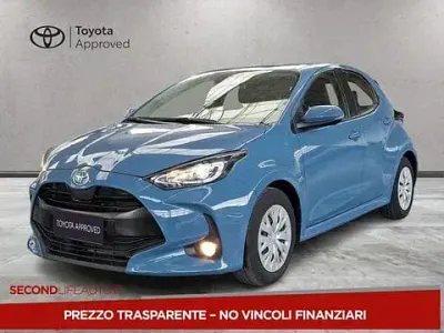 Begagnad Toyota Yaris Active 72 HK (52 kW) 2021 Blå Halvkombi