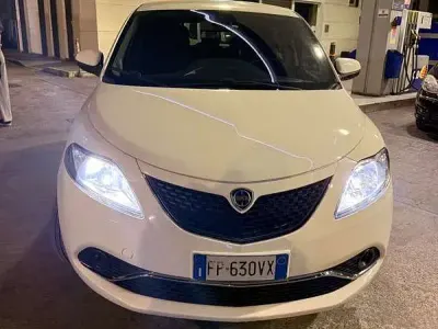 Usata Lancia Ypsilon Gold 95 CV (69 kW) 2016 Utilitaria
