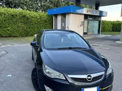 Usata Opel Astra Cosmo 110 CV (80 kW) 2010 Berlina