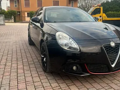 Usata Alfa Romeo Giulietta Distinctive 109 CV (80 kW) 2012 Nero Utilitaria