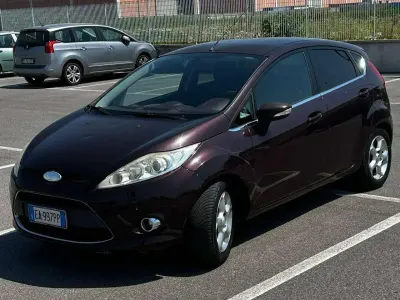 Usata Ford Fiesta Titanium 95 CV (69 kW) 2010 Boerdeaux Berlina