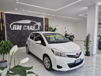 Usata Toyota Yaris 69 CV (50 kW) 2012 Bianco Utilitaria