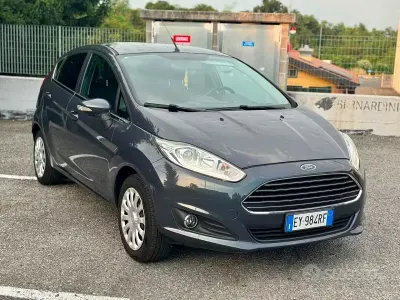Usata Ford Fiesta Titanium 80 CV (58 kW) 2015 Grigio Utilitaria