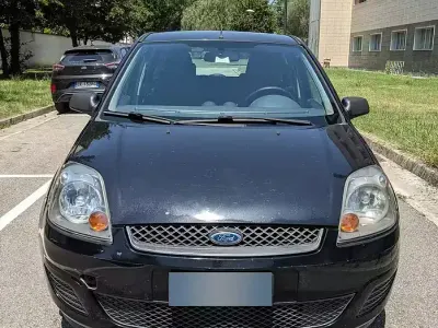 Usata Ford Fiesta 68 CV (50 kW) 2007 Nero Utilitaria