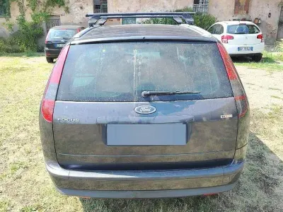Usata Ford Focus 90 CV (66 kW) 2007 Grigio Station wagon