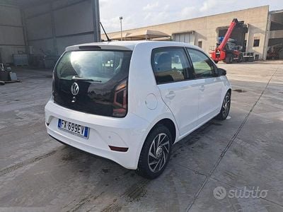 Usata VW up! Move 60 CV (44 kW) 2019 Bianco Utilitaria