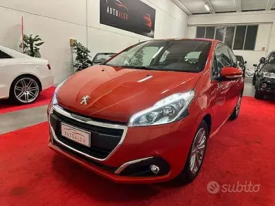 Usata Peugeot 208 Access 82 CV (60 kW) 2015 Arancione Utilitaria