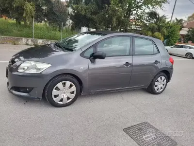 Second-hand Toyota Auris 97 CP (71 kW) 2008 Negru Hatchback