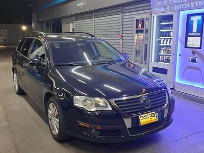 Usata VW Passat 105 CV (77 kW) 2010 Nero Station wagon