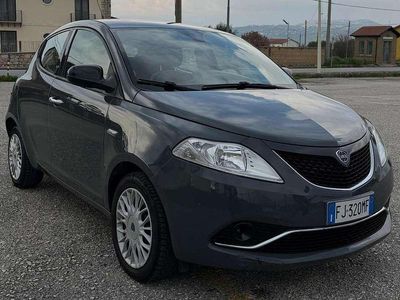 Usata Lancia Ypsilon Gold 95 CV (69 kW) 2017 Utilitaria