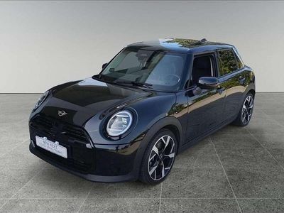 Usata Mini Cooper Favoured 156 CV (114 kW) 2024 Black sapphire metallizato Utilitaria