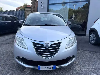 Usata Lancia Ypsilon 69 CV (50 kW) 2014 Grigio Utilitaria
