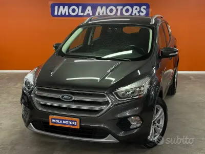 Usata Ford Kuga Titanium 120 CV (88 kW) 2017 Grigio SUV
