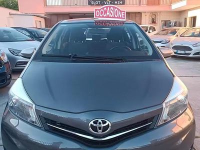 Usata Toyota Yaris 69 CV (50 kW) 2013 Grigio Utilitaria