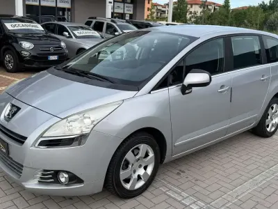 Usata Peugeot 5008 Premium 109 CV (80 kW) 2010 Argento Monovolume