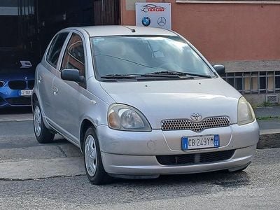 Occasion Toyota Yaris Sol 68 ch (50 kW) 2002 Gris Berline
