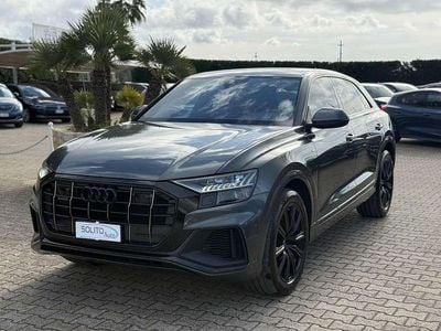 Usata Audi Q8 Ambiente 286 CV (210 kW) 2021 Grigio daytona SUV