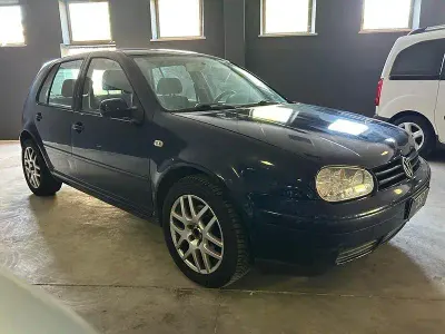 Usata VW Golf IV Highline 131 CV (96 kW) 2003 Blu Berlina