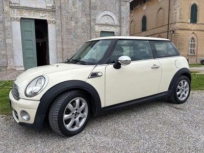 Usata Mini Cooper 109 CV (80 kW) 2010 Beige Utilitaria