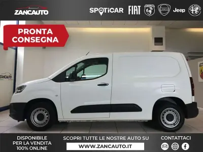 Begagnad Toyota Proace City City 102 HK (75 kW) 2021 Vit Minibuss