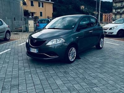 Usata Lancia Ypsilon 95 CV (69 kW) 2016 Grigio Utilitaria