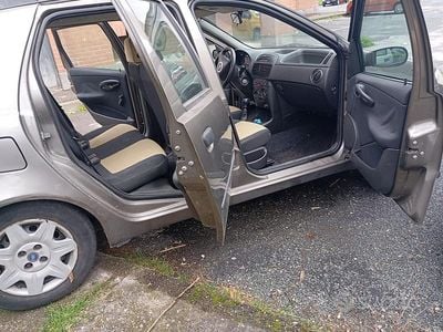 Usata Fiat Punto 60 CV (44 kW) 2006 Grigio Utilitaria