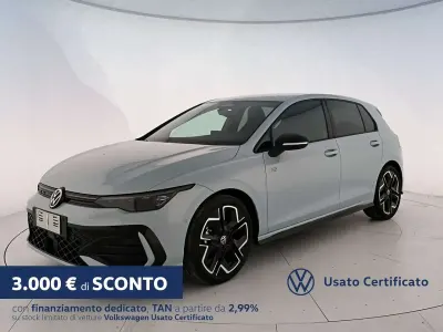 Nuova VW Golf VIII R-line Plus 150 CV (110 kW) 2026 Crystal ice blue metallizzato Berlina