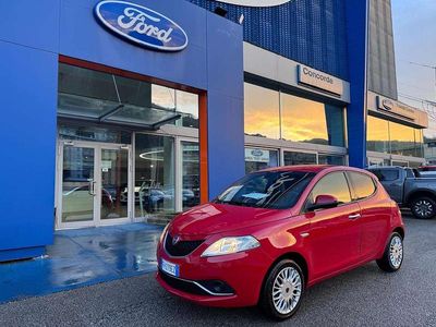 Usata Lancia Ypsilon Silver 69 CV (50 kW) 2017 Rosso Utilitaria
