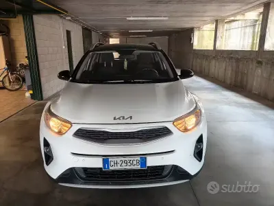 Usata Kia Stonic 84 CV (61 kW) 2022 Bianco SUV