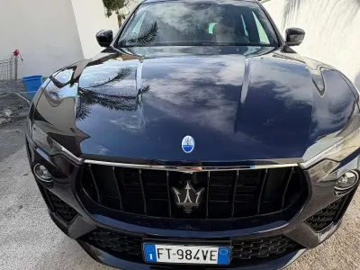 Usata Maserati Levante 250 CV (183 kW) 2019 Blu/azzurro SUV